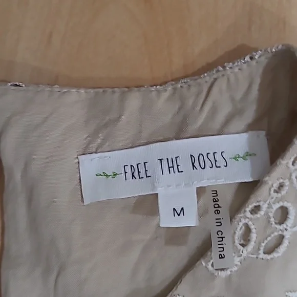 Free the Roses women's medium top - Picture 2 of 5